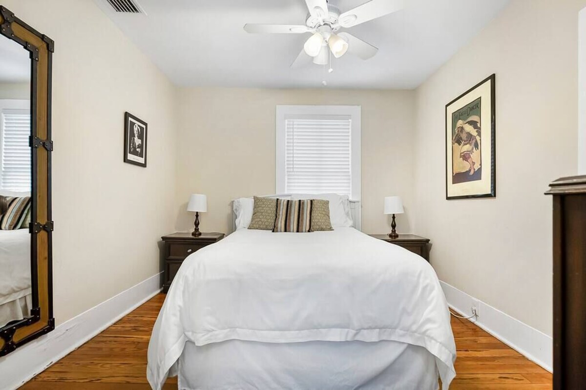 Photo 16 of Downtown dog-friendly 4 bedroom house, walk everywhere, free parking