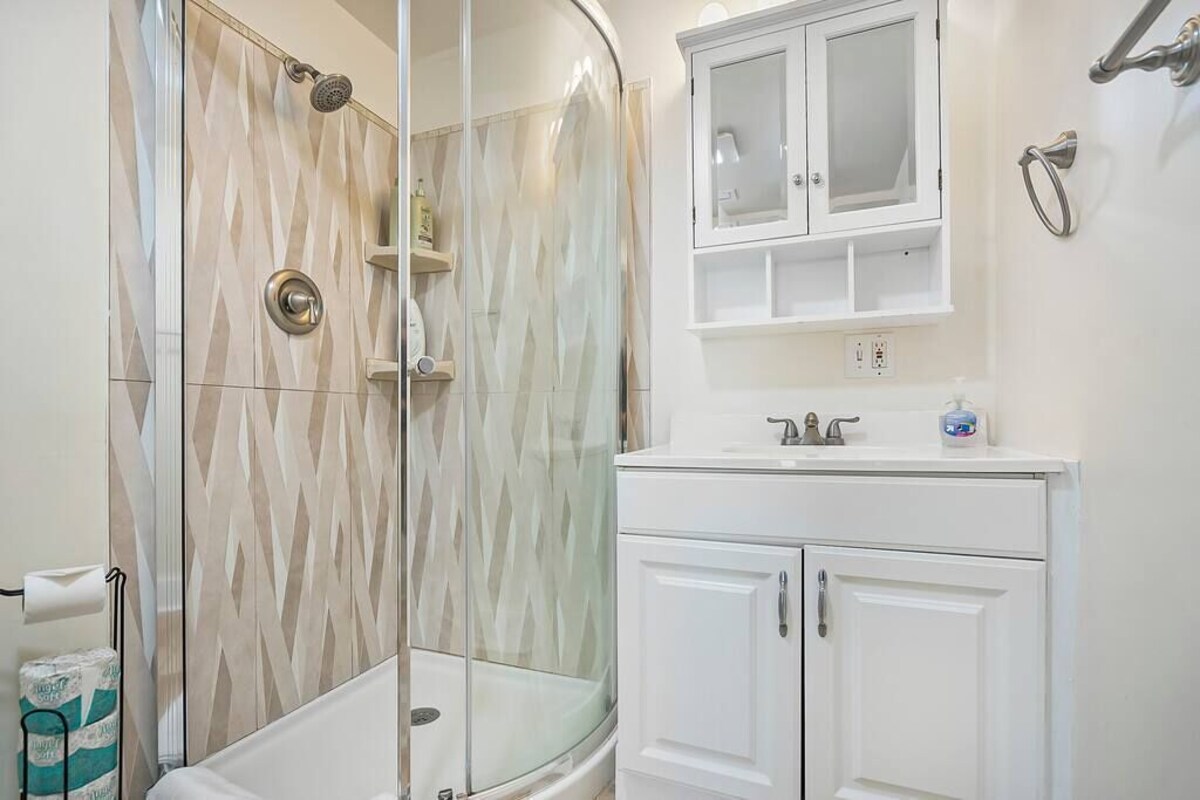 Photo 19 of Downtown dog-friendly 4 bedroom house, walk everywhere, free parking