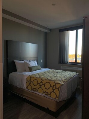 Room - Baymont INN & Suites Long Island City (LONG ISLAND CITY)