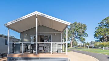 Cabin, 2 Bedrooms, Ocean View (Bayview) | Balcony