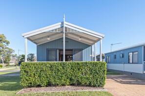 Cabin, 2 Bedrooms, Partial Ocean View (Callala Bay) | Balcony