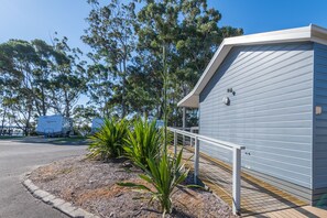Cabin, 2 Bedrooms, Partial Ocean View (Beecroft) | Balcony