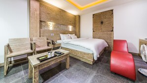 Wifi gratis, decoración personalizada y muebles diferentes 