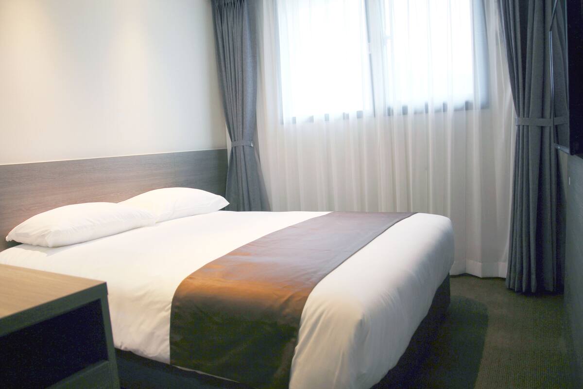 Standard Double Room | In-room safe, soundproofing, WiFi (free)