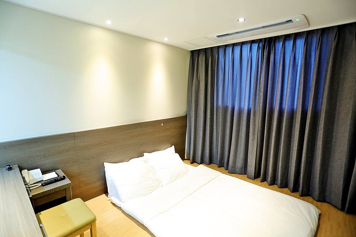 Traditional Room | In-room safe, soundproofing, WiFi (free)