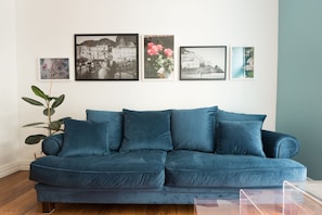 Apartamento | Sala de estar | TV de tela plana, Netflix, dock para iPod, serviços de streaming