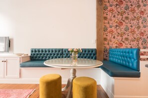Apartamento | Individualmente decorados, individualmente mobiliados, escrivaninha