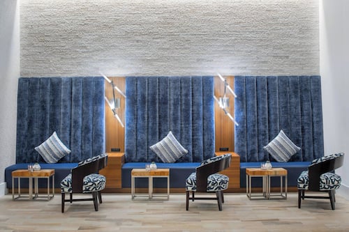 Bar-salon dans le hall