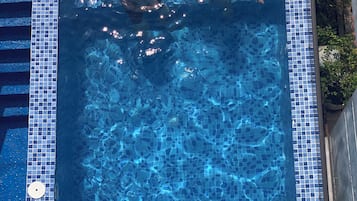 Sengetøy av topp kvalitet, skrivebord, lydisolert og wi-fi (inkludert)