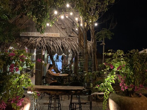 Hoi An Sea Sunset Villa & Bar