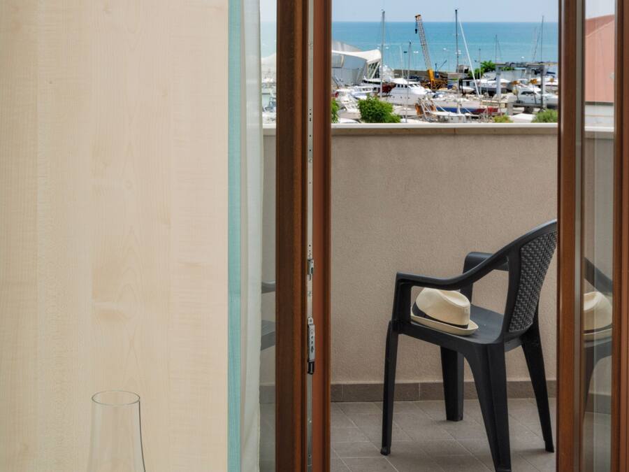 Cofres nos quartos, Wi-Fi de cortesia, roupa de cama