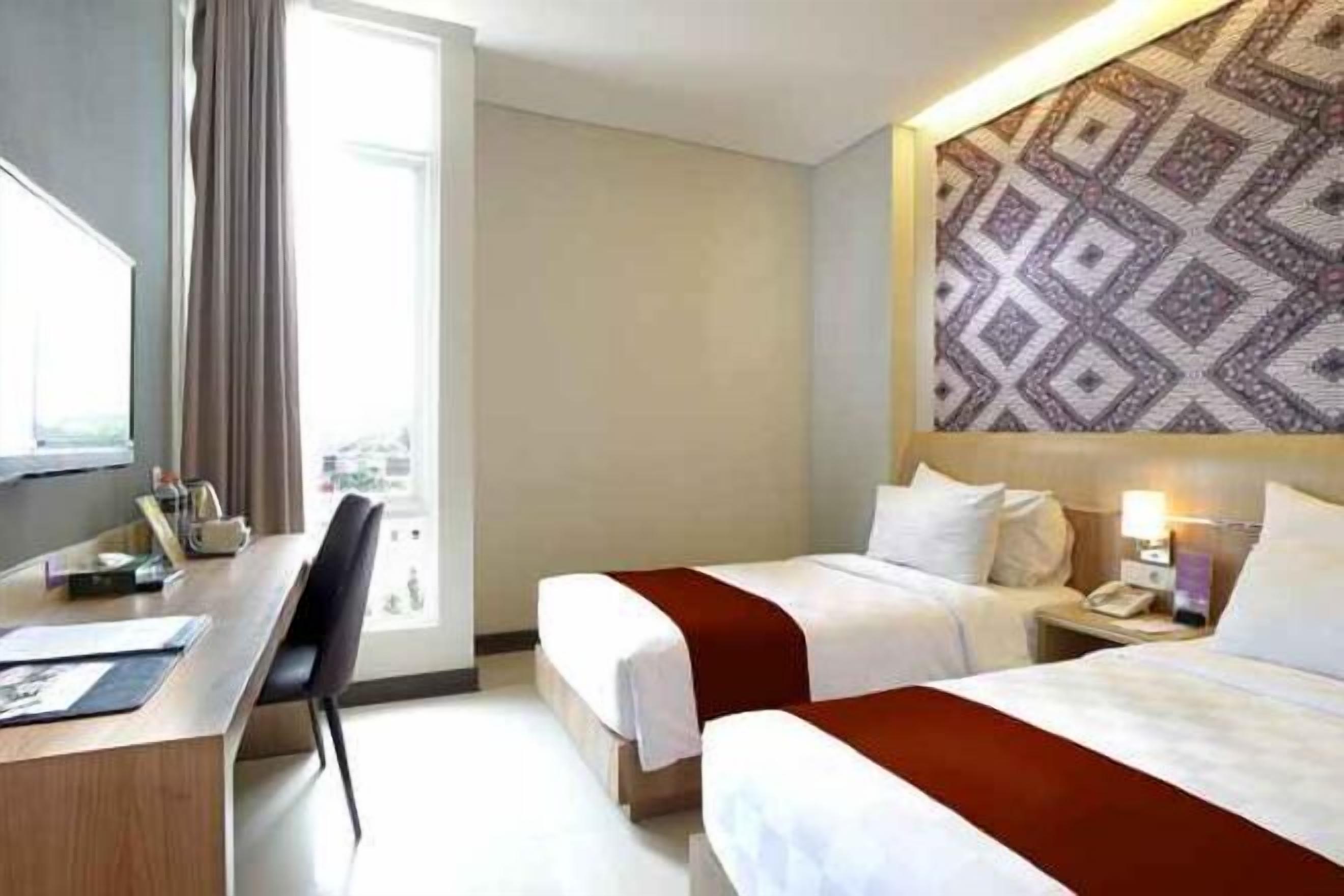 Desk, rollaway beds, free WiFi