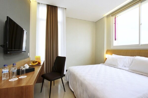 Quarto casal superior (Nakula) | Escrivaninha, camas extras/dobráveis (sobretaxa), Wi-Fi de cortesia