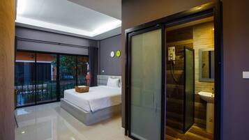 Deluxe Double Room | Desk, blackout drapes, free WiFi, bed sheets