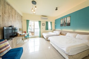 Escritorio, cortinas opacas, sistema de insonorización y wifi gratis