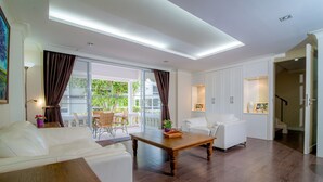 3-Bedroom House  | Phòng khách | TV màn hình phẳng, đầu đĩa DVD 