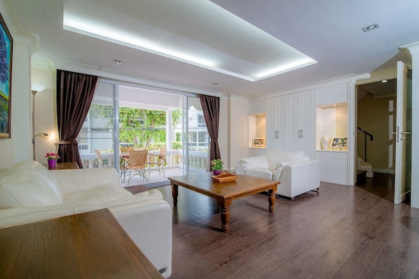 3-Bedroom House  | Living room | Flat-screen TV, DVD player