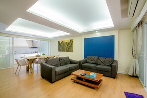 3-Bedroom House  | Living area | Flat-screen TV, DVD player - Baan Suksamran (Hua Hin)