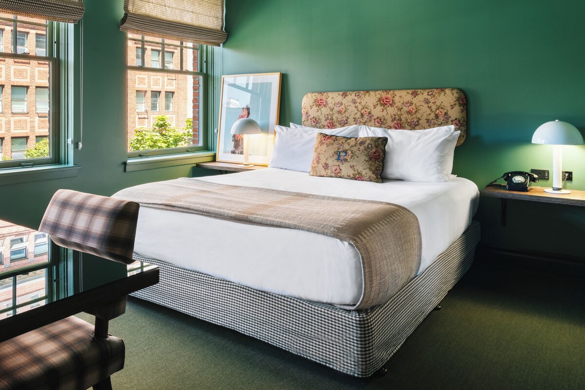 Deluxe Room, 1 King Bed (The King) | Egyptian cotton sheets, premium bedding, minibar, in-room safe