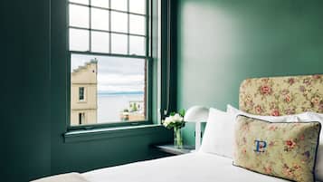 Egyptian cotton sheets, premium bedding, minibar, in-room safe