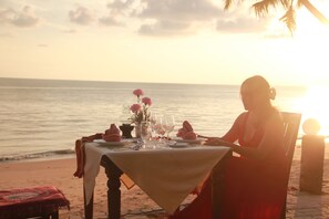 Lunch and dinner served, beach views