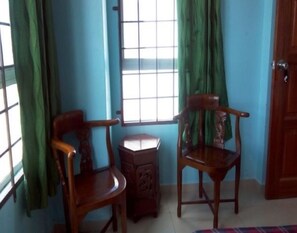 標準三人房 | 書桌、熨斗/熨衫板、免費 Wi-Fi