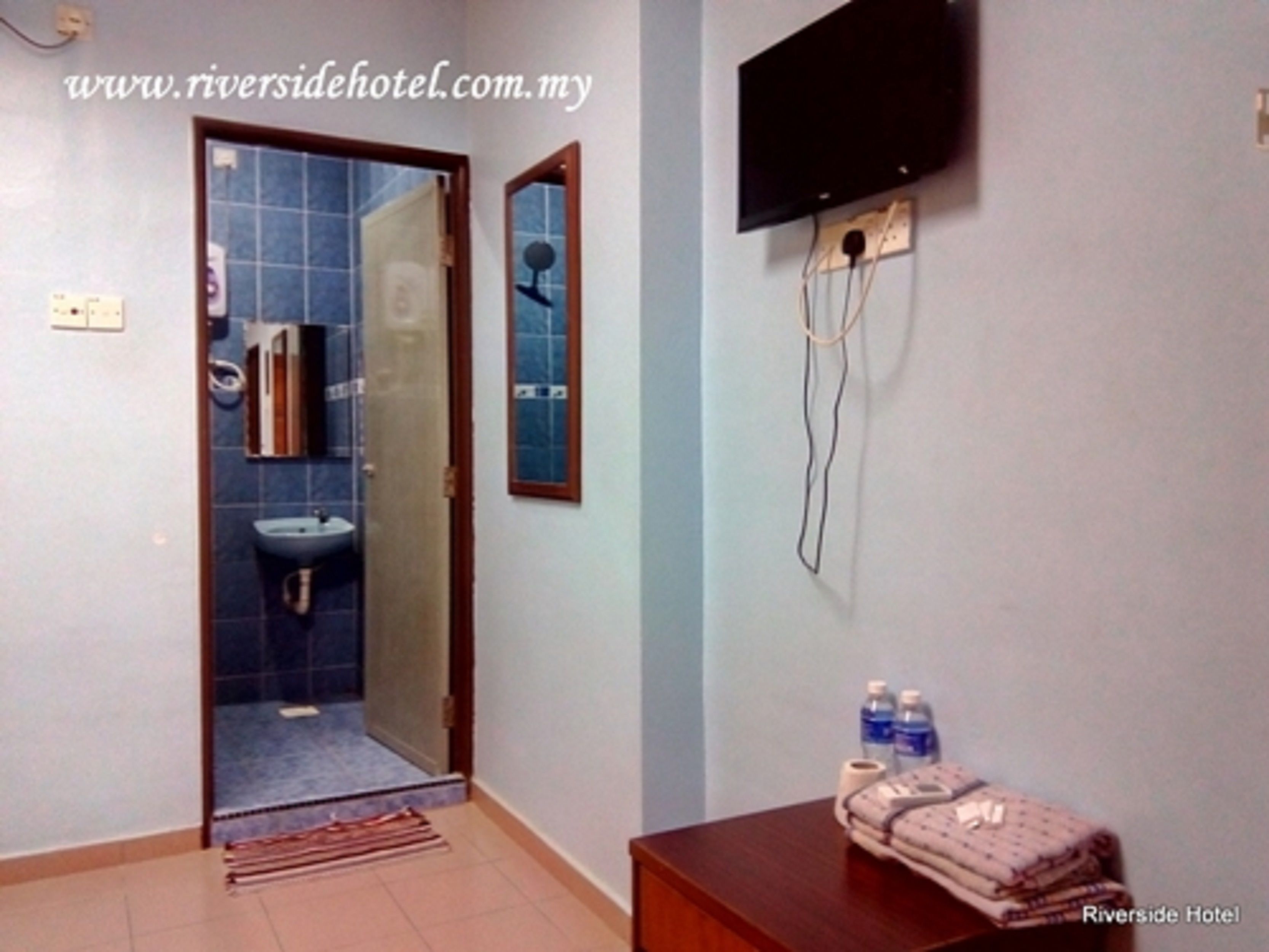 Standard Triple Room, 3 Single Beds | Desk, iron/ironing board, free WiFi