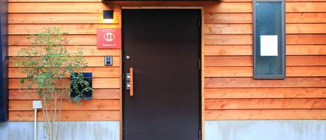 المنشأة من الخارج