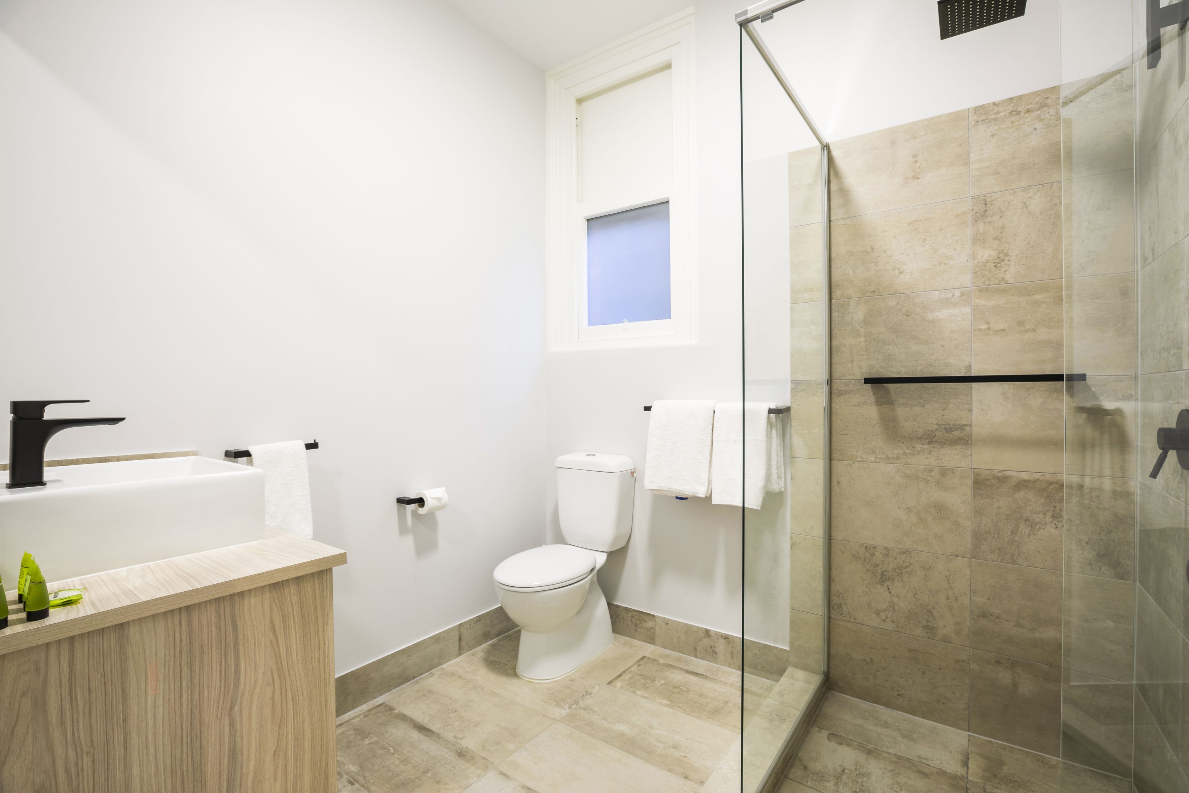 shower, free toiletries, hair dryer, towels