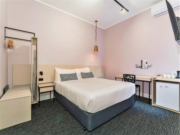 مكتب وتجهيزات عازلة للصوت ومكواة/لوح كي وواي فاي مجانًا