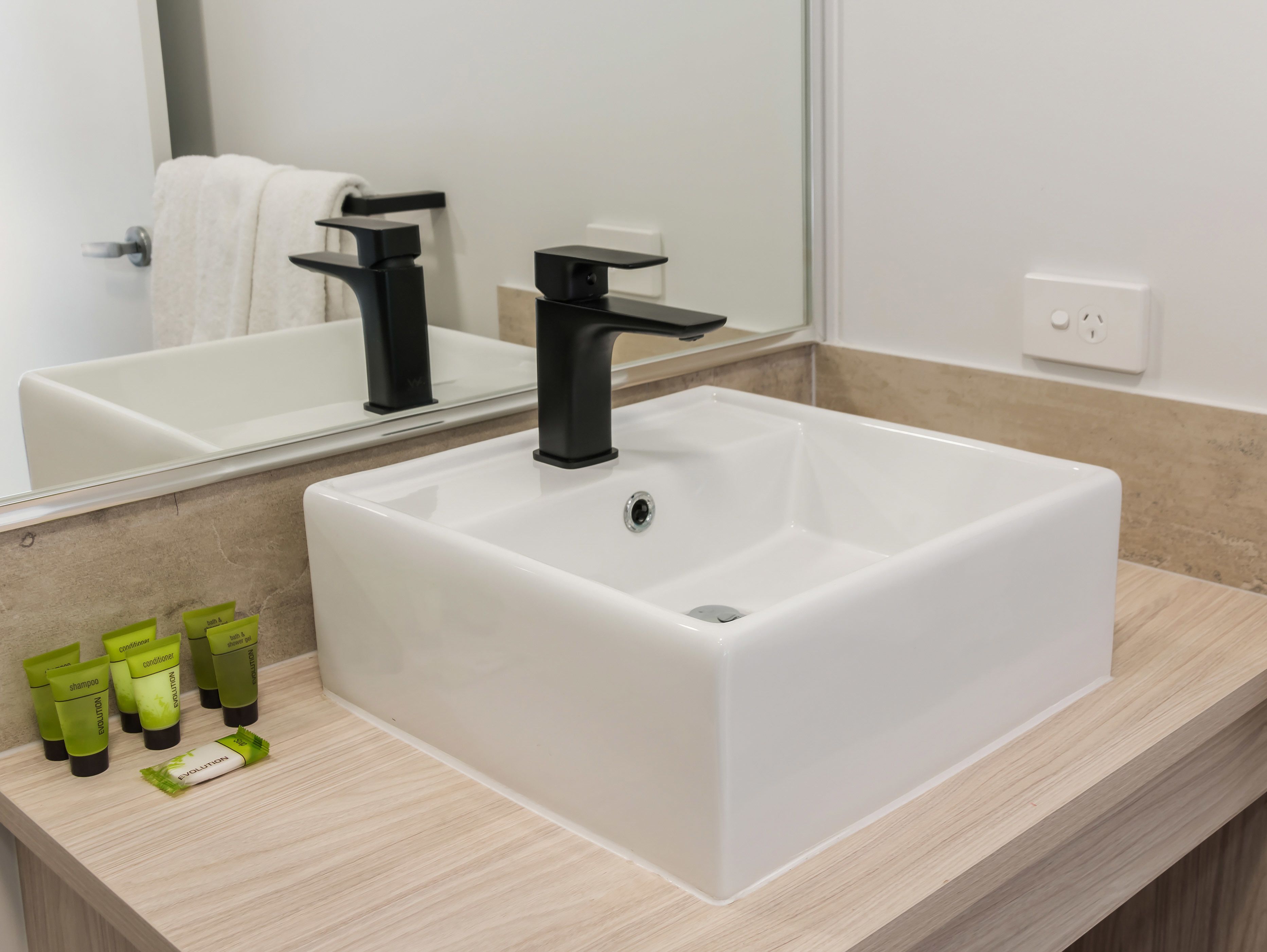 studio family | bathroom sink