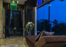 The Glass House | Blackout drapes, free WiFi