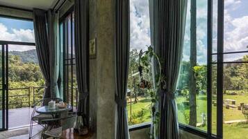 Tree House Terrace | Blackout curtains, free WiFi