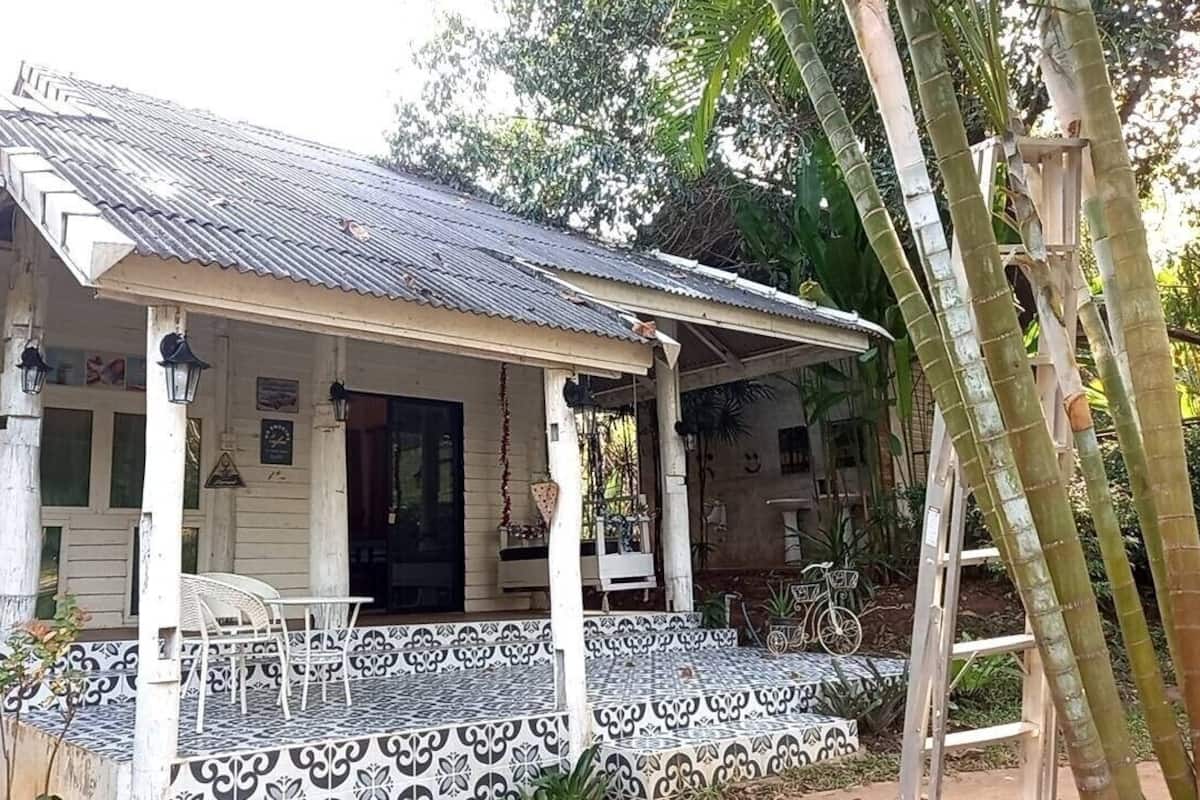 White House Cottage | 2 habitaciones, cortinas blackout y wifi gratis