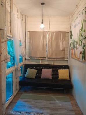 2 bedrooms, blackout drapes, free WiFi
