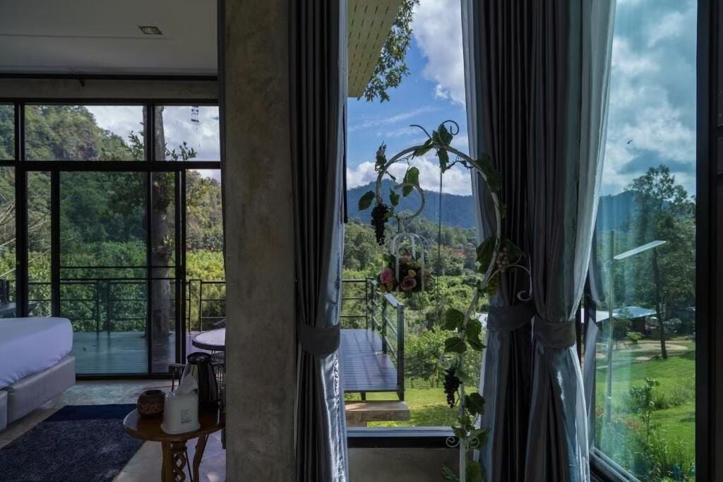 Tree House Terrace | Blackout drapes, free WiFi