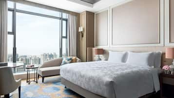 Minibar, coffres-forts dans les chambres, bureau, rideaux occultants