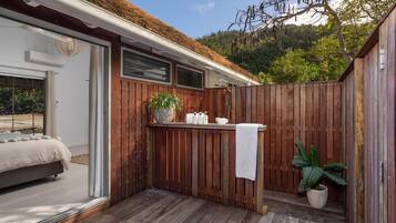 Oceanfront villa with Outdoor shower | 1 bedroom, premium bedding, free minibar, free WiFi