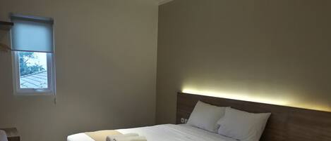 Deluxe-Doppel- oder -Zweibettzimmer | Hochwertige Bettwaren, Schreibtisch, kostenloses WLAN