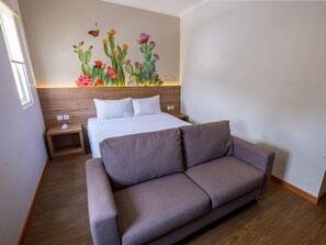 เครื่องนอนระดับพรีเมียม, โต๊ะทำงาน, Wi-Fi ฟรี