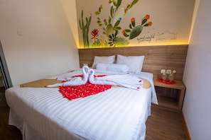 Ropa de cama de alta calidad, escritorio y wifi gratis 