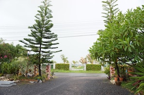 Property entrance - Lam-Tong Resort (Don Sak)