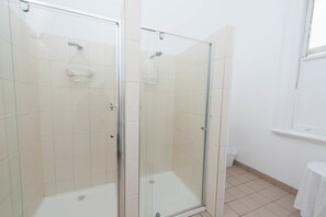 Chambre Quadruple | Salle de bain