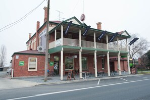 Exterior - Riverina Hotel (Holbrook)