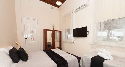 Riverina Hotel
