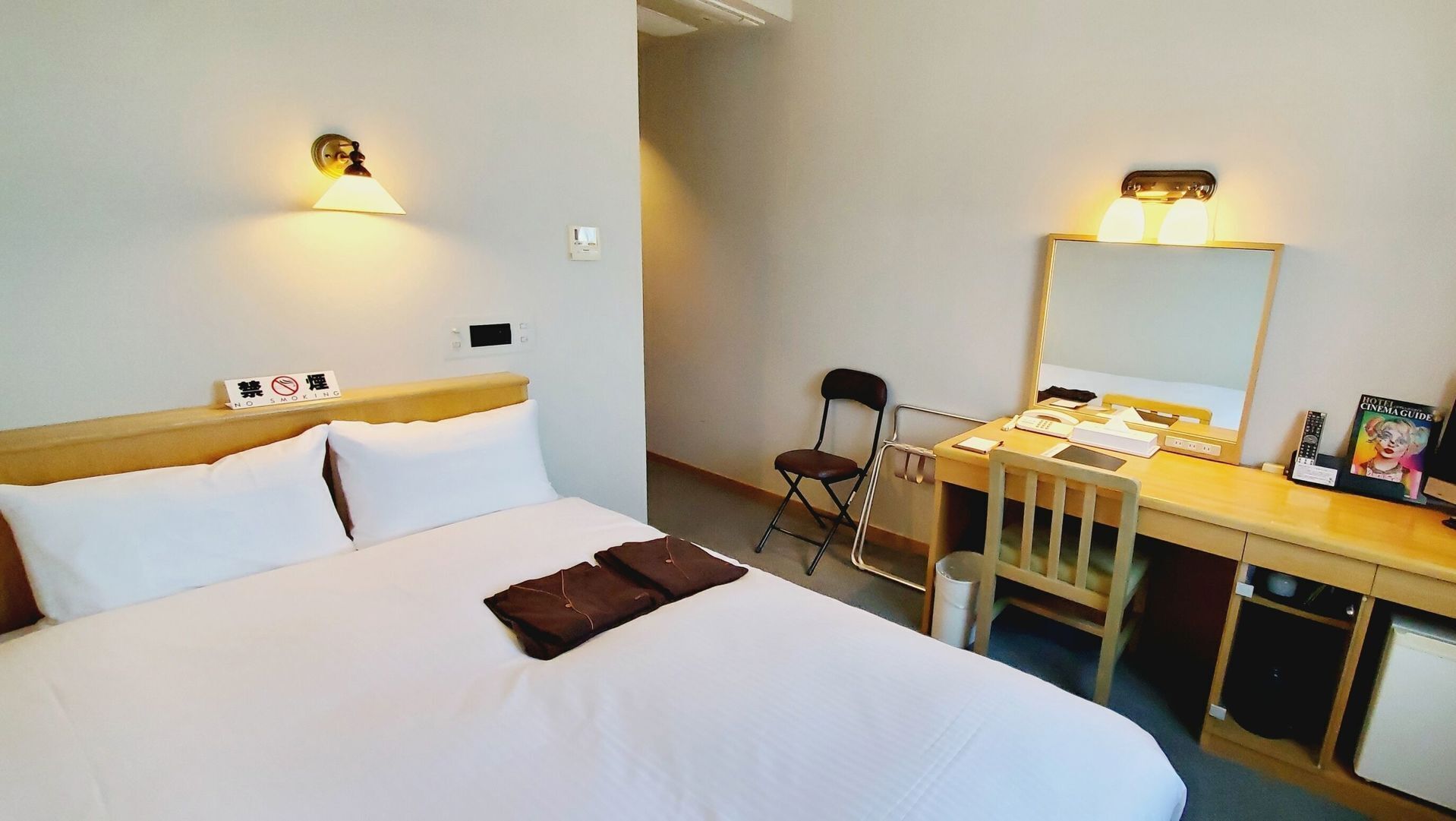 Bureau, accès au Wi-Fi (inclus), literie fournie