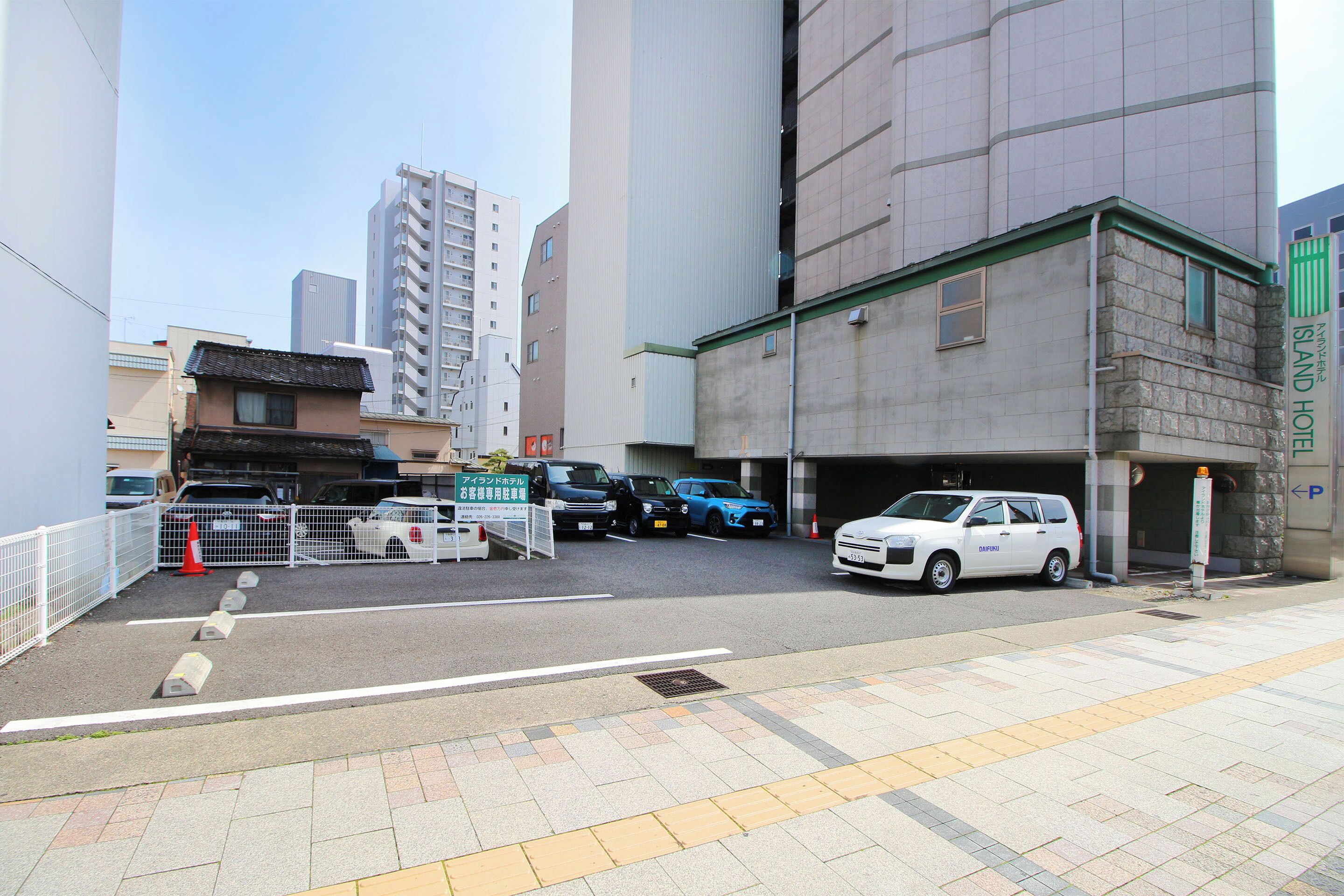 self-parking (surcharge) 1000 per night