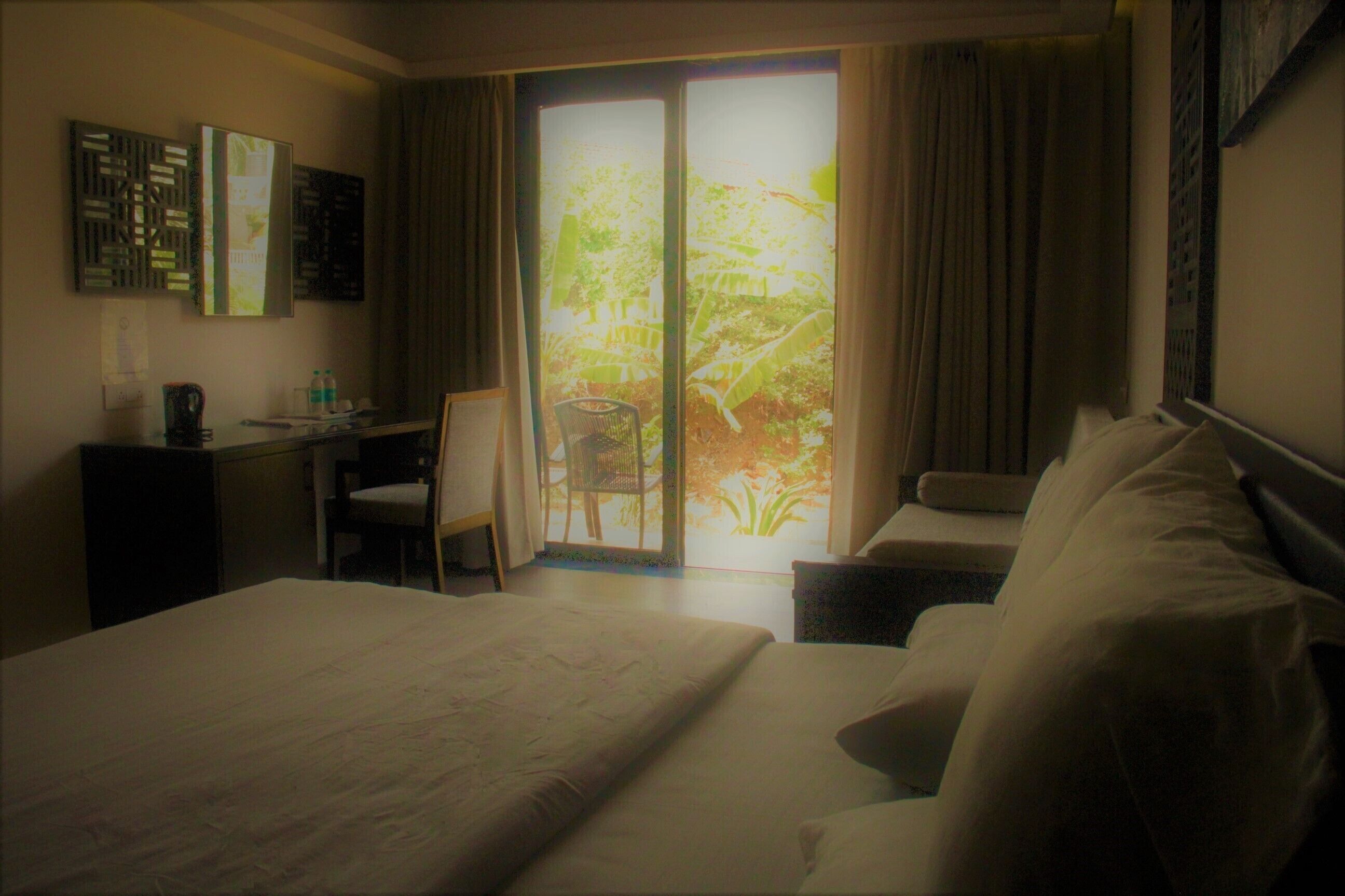 Premium Double Room | Minibar, individually furnished, desk, laptop workspace