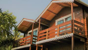 Casa de campo, vista al jardín | 1 habitación, minibar, muebles diferentes y escritorio