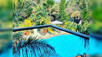 Hồ bơi ngoài trời, mở cửa từ 8:00 đến 19:00, dù/ô trên bãi biển/hồ bơi